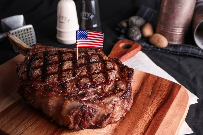 top 10+ ร้านอาหารอเมริกัน เบอร์เกอร์ชีสเยิ้มไส้ทะลัก สเต็กเนื้อนุ่มชุ่มฉ่ำในย่านสุขุมวิท