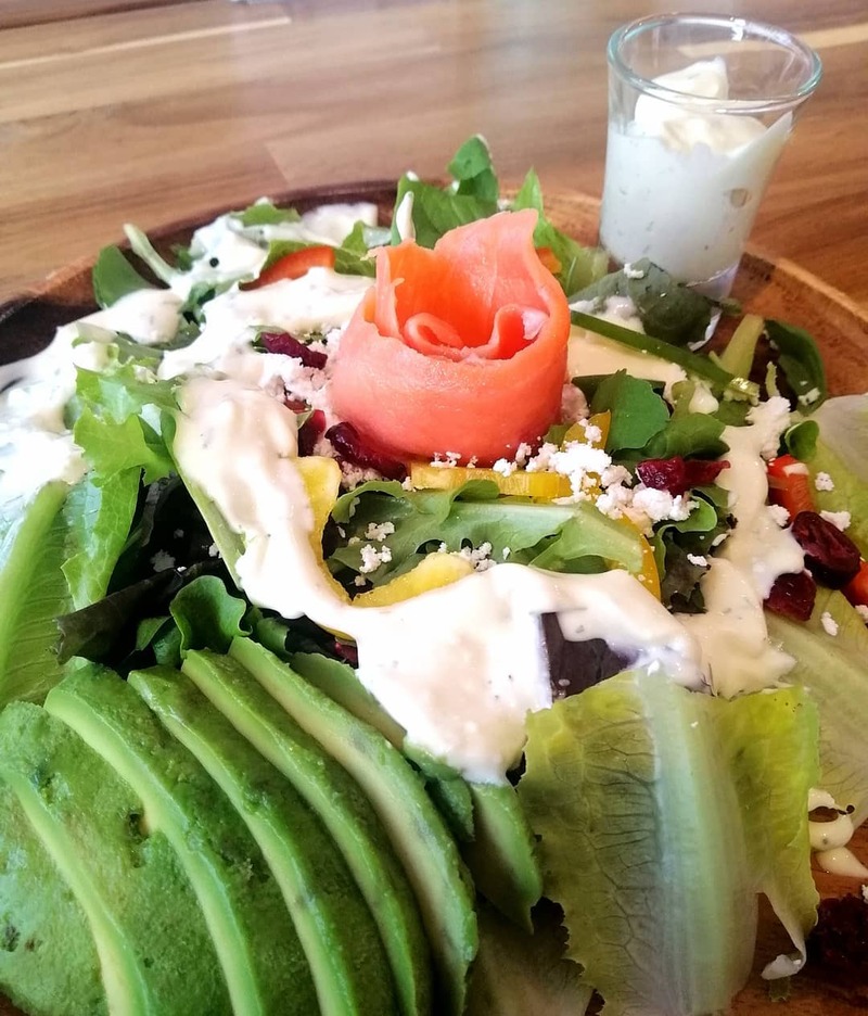 top 10+ ร้านอาหารอเมริกัน เบอร์เกอร์ชีสเยิ้มไส้ทะลัก สเต็กเนื้อนุ่มชุ่มฉ่ำในย่านสุขุมวิท