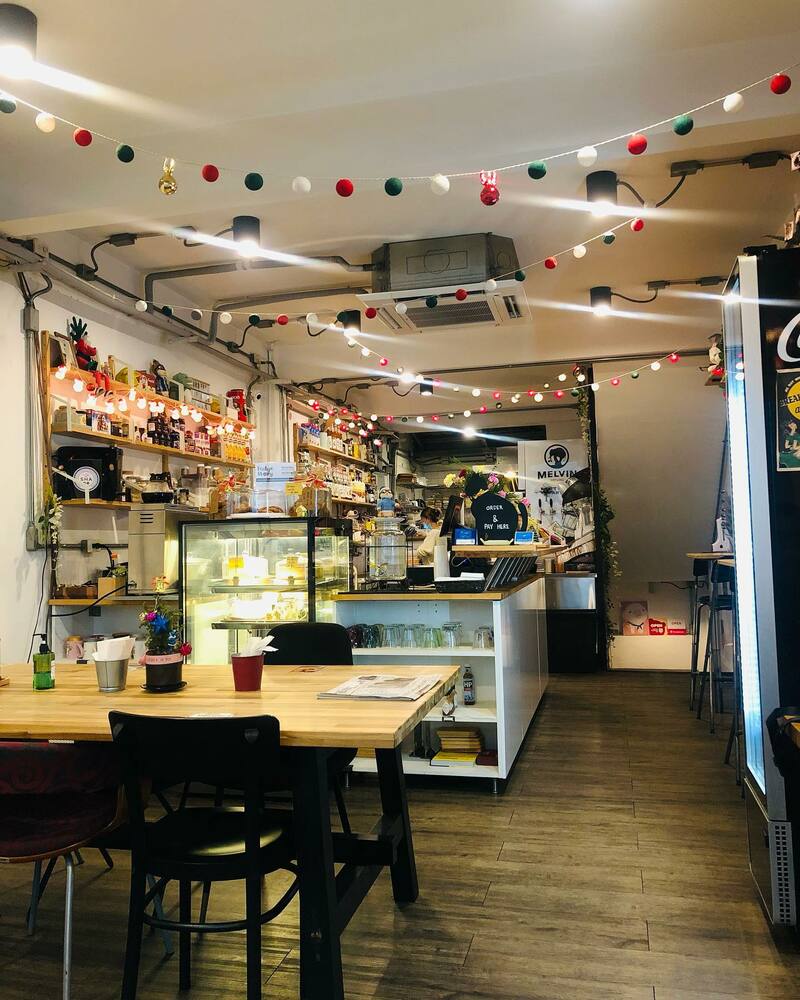 top 10+ ร้านอาหารอเมริกัน เบอร์เกอร์ชีสเยิ้มไส้ทะลัก สเต็กเนื้อนุ่มชุ่มฉ่ำในย่านสุขุมวิท