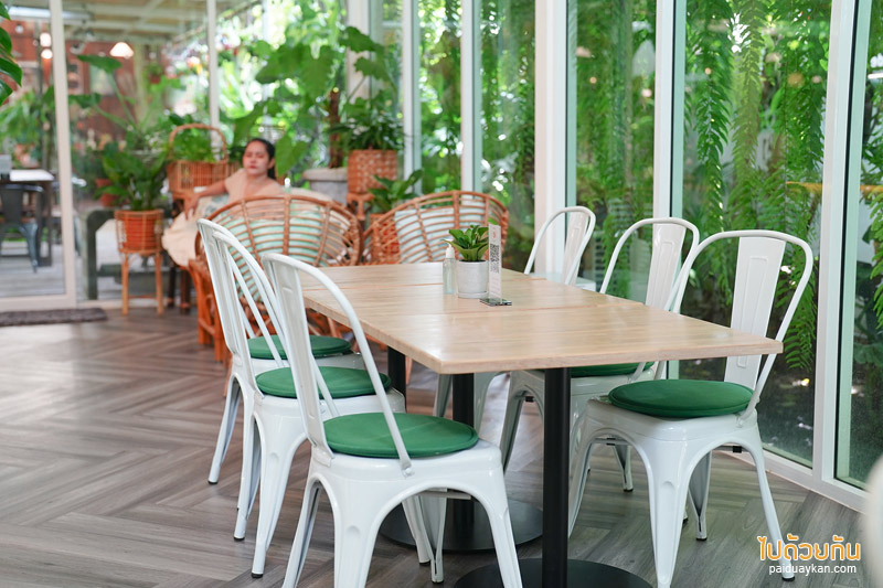 คาเฟ่นาคนิวาส, ฐ คาเฟ่, ฐ คาเฟ่น่ารัก ในสวนร่มรื่น