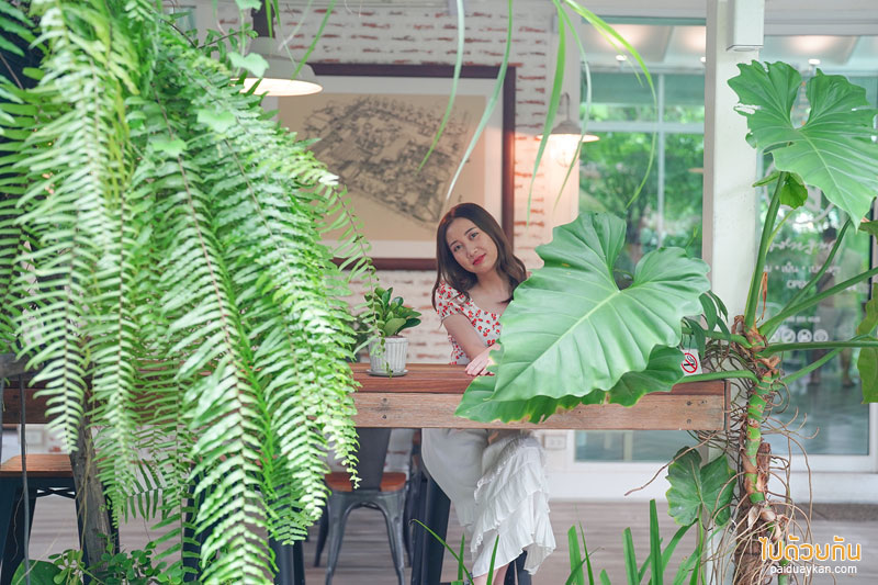 คาเฟ่นาคนิวาส, ฐ คาเฟ่, ฐ คาเฟ่น่ารัก ในสวนร่มรื่น