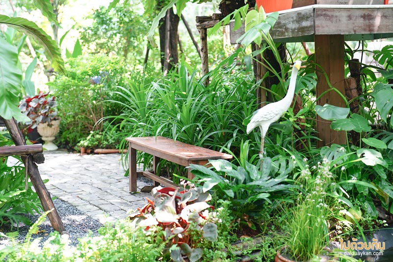 คาเฟ่นาคนิวาส, ฐ คาเฟ่, ฐ คาเฟ่น่ารัก ในสวนร่มรื่น