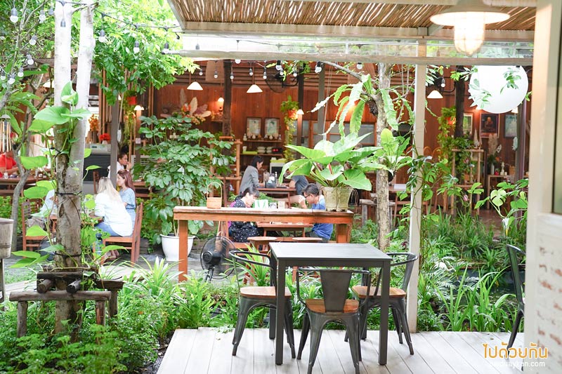 คาเฟ่นาคนิวาส, ฐ คาเฟ่, ฐ คาเฟ่น่ารัก ในสวนร่มรื่น