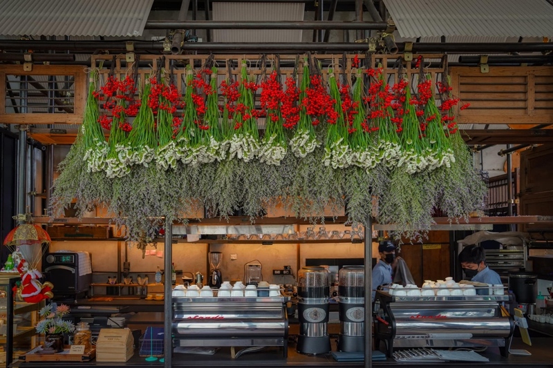 1d+ day artist, air space, air space hua hin, bamp beach & cafe, bamp cafe, bella costa, bonnie on the beach, coco & coff, drip rim lay, drip rim lay huahin, eureka beach cafe, eureka nitro coffee, iko camp & cafe, matapita, matapita cafe, memory house cafe, memory house cafe huahin, molley coffee stand, oneddayartist, pineapple surf club, rimpha chomview, s&039;more cafe, skoop beach café, sugar bloom, the moment cafe and craft, tumlay cafe & bar, tumlay cafe & bar huahin, turtle bay, turtle bay hua hin, คาเฟ่หัวหิน, คาเฟ่หัวหิน 2023, คาเฟ่หัวหิน 2024, คาเฟ่หัวหิน 2566, คาเฟ่หัวหิน 2567, คาเฟ่ใกล้ฉัน, ชูก้าบลูม คาเฟ่, บ้านใกล้วัง, บ้านใกล้วัง หัวหิน, ประจวบคีรีขันธ์ คาเฟ่, ยูเรก้าบีชคาเฟ่, ร้านอาหารไทย หัวหิน, ริมผาชมวิว, วังไกลกังวล, หัวหิน, หัวหิน 2024, อีโก้ แคมป์ แอนด์ คาเฟ่, เซิร์ฟคลับ หัวหิน, เดอะโมเม้นคาเฟ่, เมมโมรี่เฮ้าส์, โรงแรม veranda, top 20+ คาเฟ่หัวหิน [กรกฎาคม 2024] นั่งจิบกาแฟเย็น ๆ รับลมริมทะเลฟิน ๆ พร้อมมุมถ่ายรูปสุดจึ้ง!