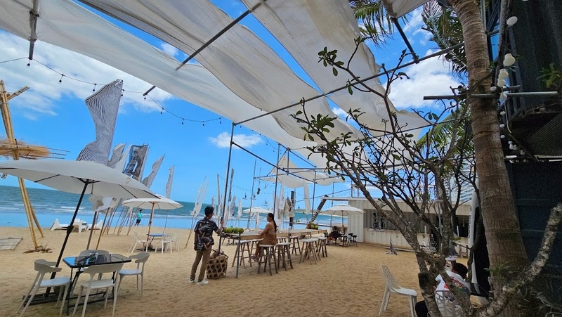 1d+ day artist, air space, air space hua hin, bamp beach & cafe, bamp cafe, bella costa, bonnie on the beach, coco & coff, drip rim lay, drip rim lay huahin, eureka beach cafe, eureka nitro coffee, iko camp & cafe, matapita, matapita cafe, memory house cafe, memory house cafe huahin, molley coffee stand, oneddayartist, pineapple surf club, rimpha chomview, s&039;more cafe, skoop beach café, sugar bloom, the moment cafe and craft, tumlay cafe & bar, tumlay cafe & bar huahin, turtle bay, turtle bay hua hin, คาเฟ่หัวหิน, คาเฟ่หัวหิน 2023, คาเฟ่หัวหิน 2024, คาเฟ่หัวหิน 2566, คาเฟ่หัวหิน 2567, คาเฟ่ใกล้ฉัน, ชูก้าบลูม คาเฟ่, บ้านใกล้วัง, บ้านใกล้วัง หัวหิน, ประจวบคีรีขันธ์ คาเฟ่, ยูเรก้าบีชคาเฟ่, ร้านอาหารไทย หัวหิน, ริมผาชมวิว, วังไกลกังวล, หัวหิน, หัวหิน 2024, อีโก้ แคมป์ แอนด์ คาเฟ่, เซิร์ฟคลับ หัวหิน, เดอะโมเม้นคาเฟ่, เมมโมรี่เฮ้าส์, โรงแรม veranda, top 20+ คาเฟ่หัวหิน [กรกฎาคม 2024] นั่งจิบกาแฟเย็น ๆ รับลมริมทะเลฟิน ๆ พร้อมมุมถ่ายรูปสุดจึ้ง!