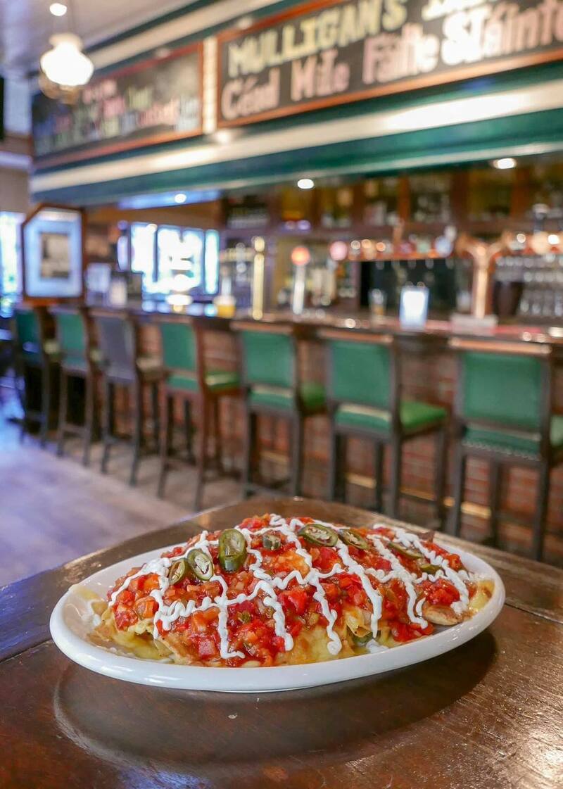 top 10+ ร้านน่านั่งย่านข้าวสาร เหมาะ hangout กับเพื่อนรู้ใจ พิกัดนี้สายปาร์ตี้ไม่ควรพลาด