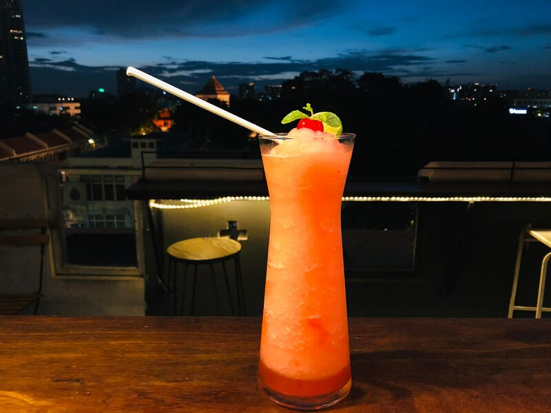 top 10+ ร้านน่านั่งย่านข้าวสาร เหมาะ hangout กับเพื่อนรู้ใจ พิกัดนี้สายปาร์ตี้ไม่ควรพลาด