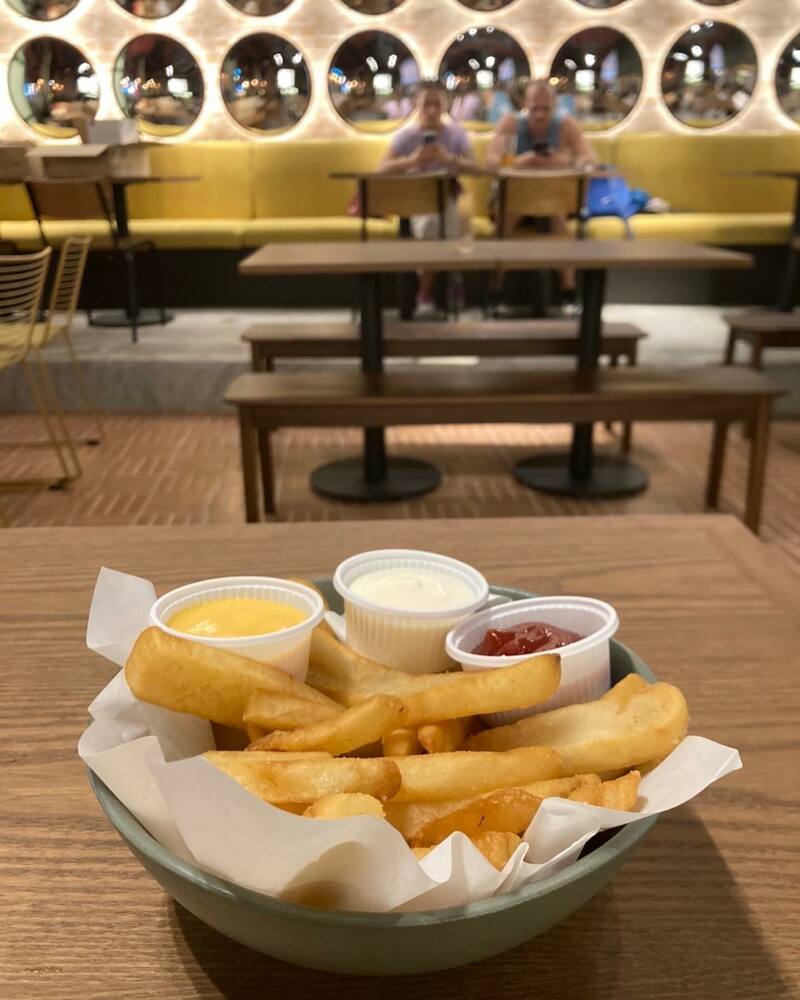 top 10+ ร้านน่านั่งย่านข้าวสาร เหมาะ hangout กับเพื่อนรู้ใจ พิกัดนี้สายปาร์ตี้ไม่ควรพลาด