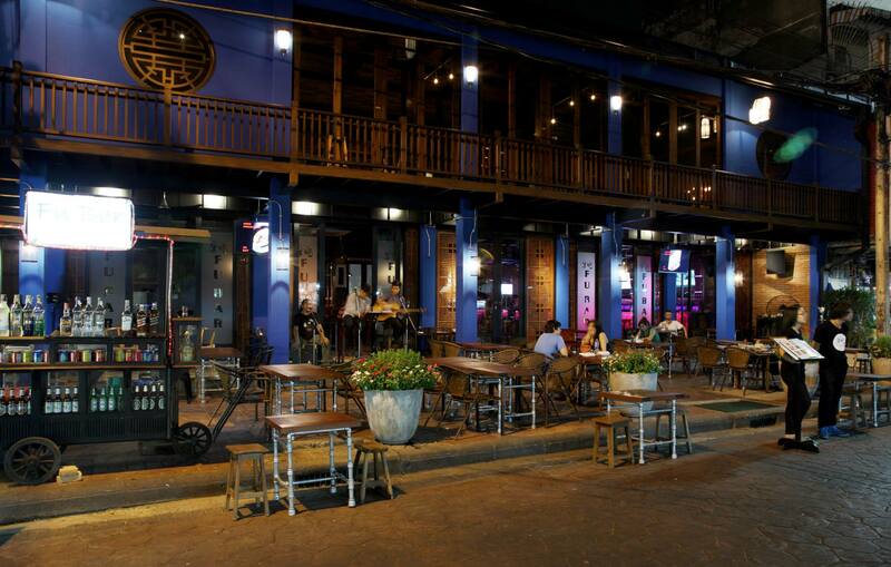 top 10+ ร้านน่านั่งย่านข้าวสาร เหมาะ hangout กับเพื่อนรู้ใจ พิกัดนี้สายปาร์ตี้ไม่ควรพลาด