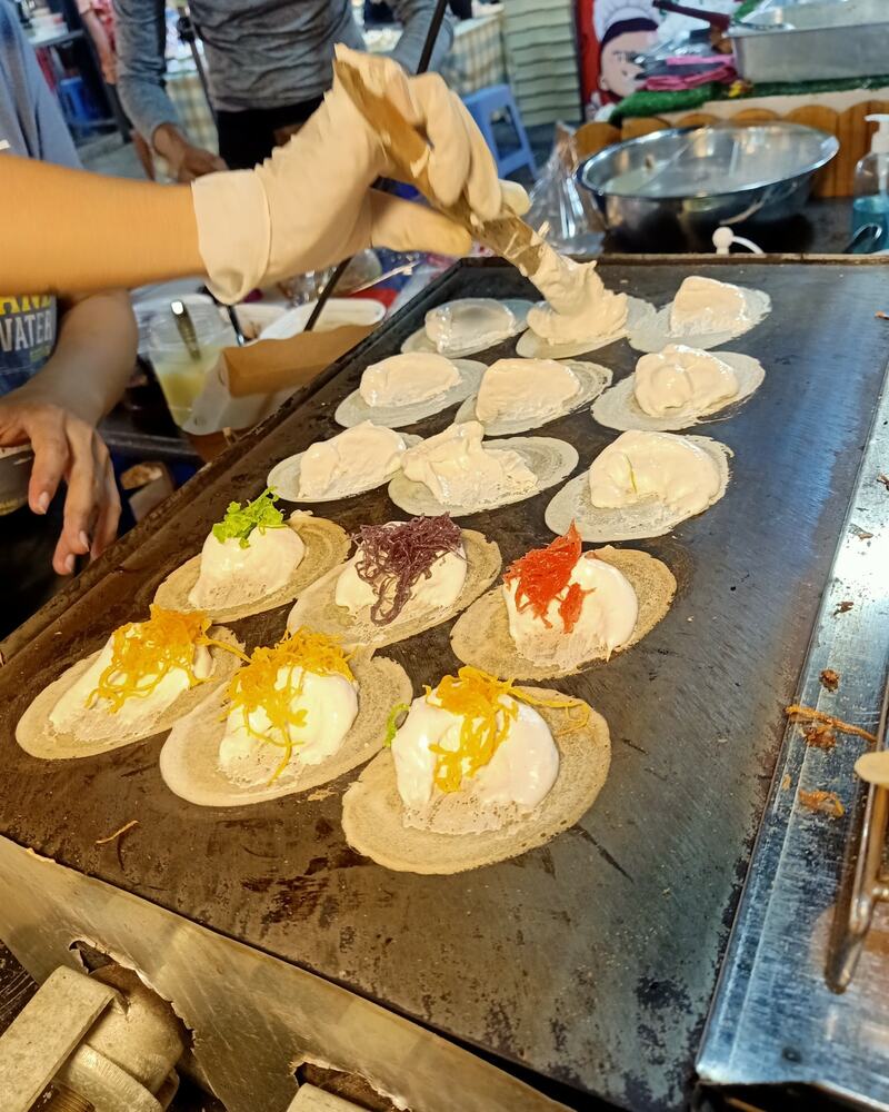 รวม 12 ตลาดนัดกลางคืน แหล่งกิน แหล่งชิม แหล่งช็อปแบบสุดฟินยามค่ำคืน!