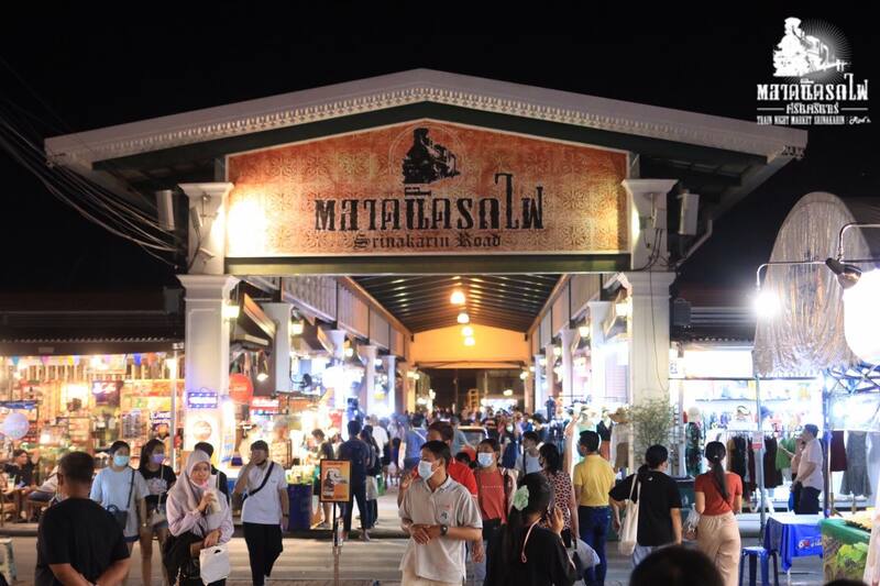 รวม 12 ตลาดนัดกลางคืน แหล่งกิน แหล่งชิม แหล่งช็อปแบบสุดฟินยามค่ำคืน!