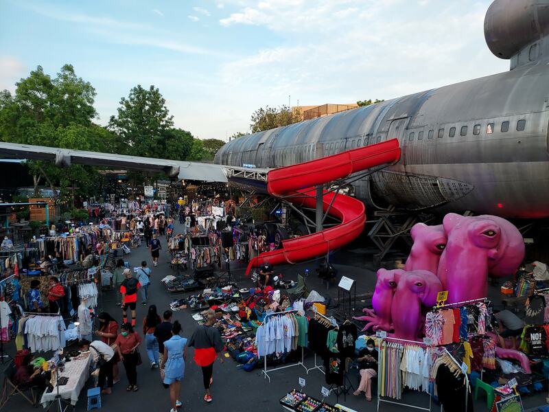 รวม 12 ตลาดนัดกลางคืน แหล่งกิน แหล่งชิม แหล่งช็อปแบบสุดฟินยามค่ำคืน!