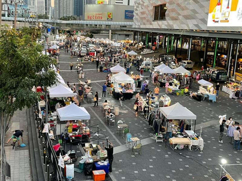 รวม 12 ตลาดนัดกลางคืน แหล่งกิน แหล่งชิม แหล่งช็อปแบบสุดฟินยามค่ำคืน!