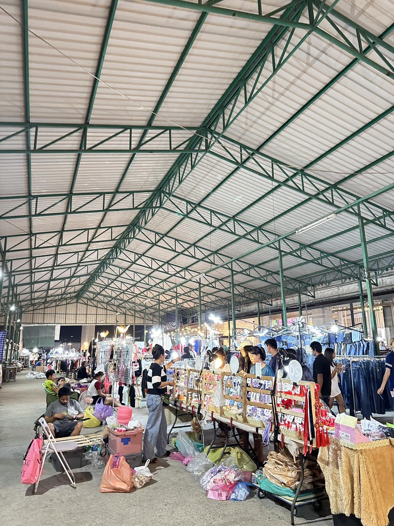 รวม 12 ตลาดนัดกลางคืน แหล่งกิน แหล่งชิม แหล่งช็อปแบบสุดฟินยามค่ำคืน!