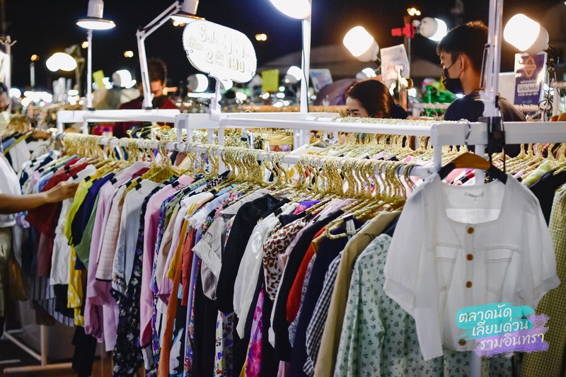 รวม 12 ตลาดนัดกลางคืน แหล่งกิน แหล่งชิม แหล่งช็อปแบบสุดฟินยามค่ำคืน!