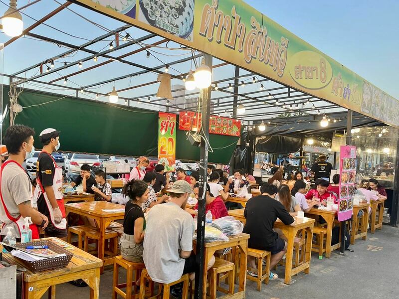 รวม 12 ตลาดนัดกลางคืน แหล่งกิน แหล่งชิม แหล่งช็อปแบบสุดฟินยามค่ำคืน!