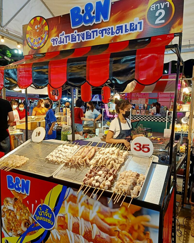 รวม 12 ตลาดนัดกลางคืน แหล่งกิน แหล่งชิม แหล่งช็อปแบบสุดฟินยามค่ำคืน!