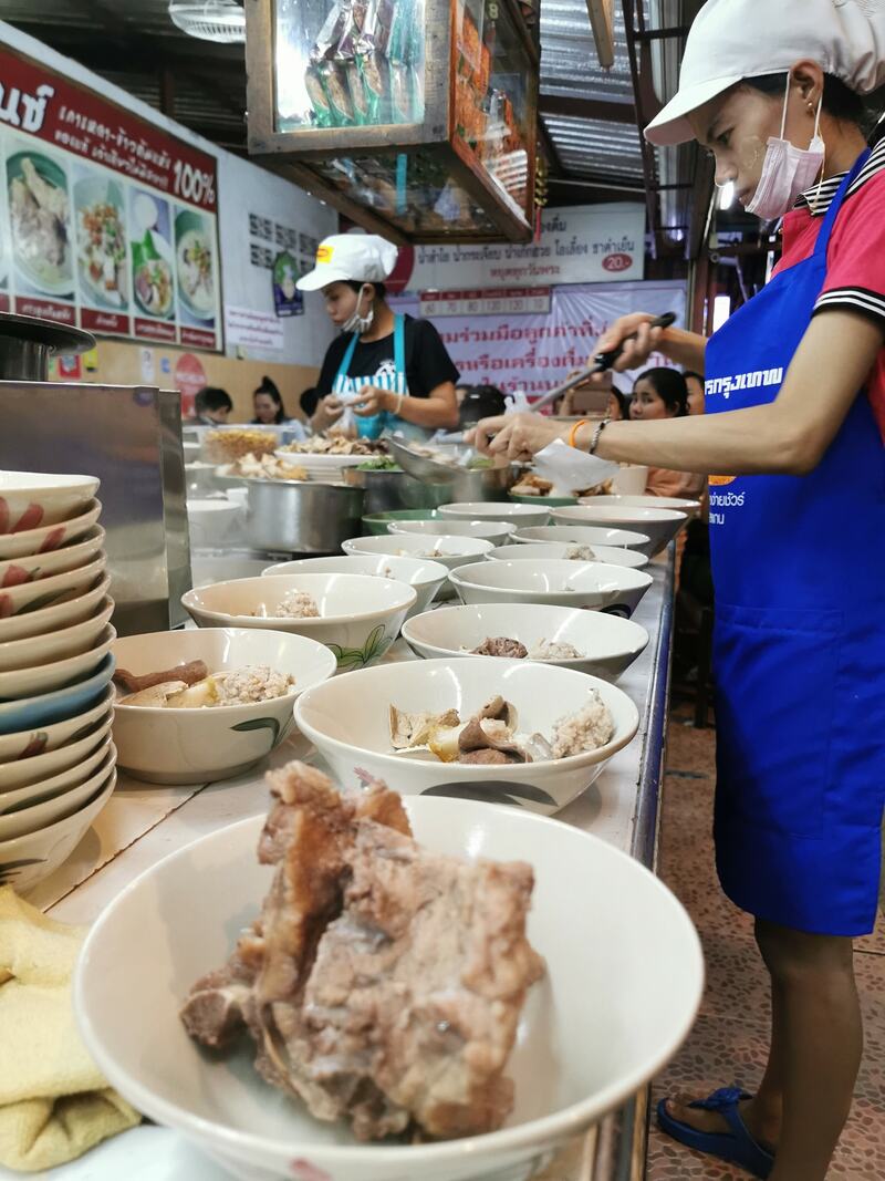 รวมร้านอาหารภูเก็ต 2567 ร้านอร่อย ร้านดัง ร้านอาหารเก่าแก่ ที่เมื่อไปภูเก็ตแล้วต้องแวะ!!