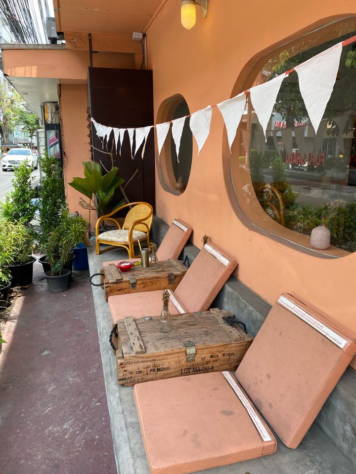 top 10+ คาเฟ่อารีย์ เน้นถ่ายรูปสวย บรรยากาศดีใกล้รถไฟฟ้า bts อารีย์