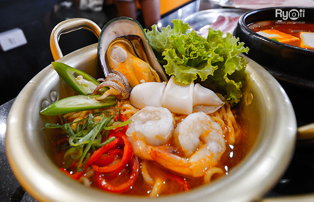 top 9+ ร้านบุฟเฟ่ต์ย่านสยามราคาไม่เเพง อิ่มคุมงบ 300 บาท++