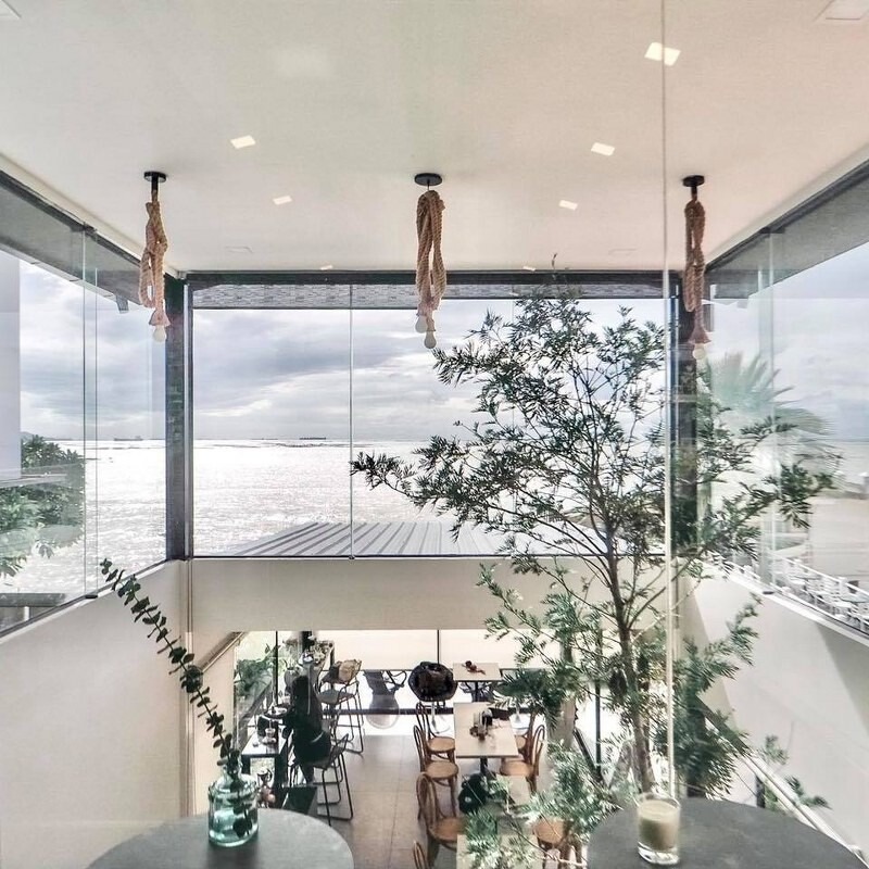 top 15+ คาเฟ่ศรีราชา 2567 คาเฟ่เปิดใหม่ ร้านกาแฟติดทะเล บรรยากาศดี