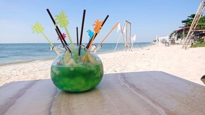 top 15+ คาเฟ่ศรีราชา 2567 คาเฟ่เปิดใหม่ ร้านกาแฟติดทะเล บรรยากาศดี