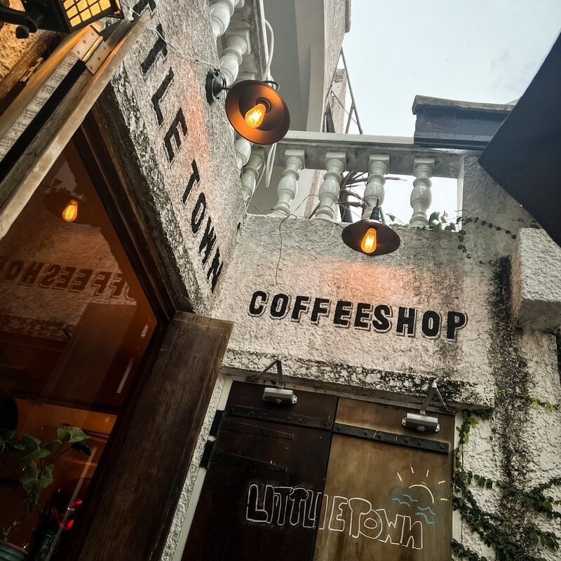 top 15+ คาเฟ่ศรีราชา 2567 คาเฟ่เปิดใหม่ ร้านกาแฟติดทะเล บรรยากาศดี