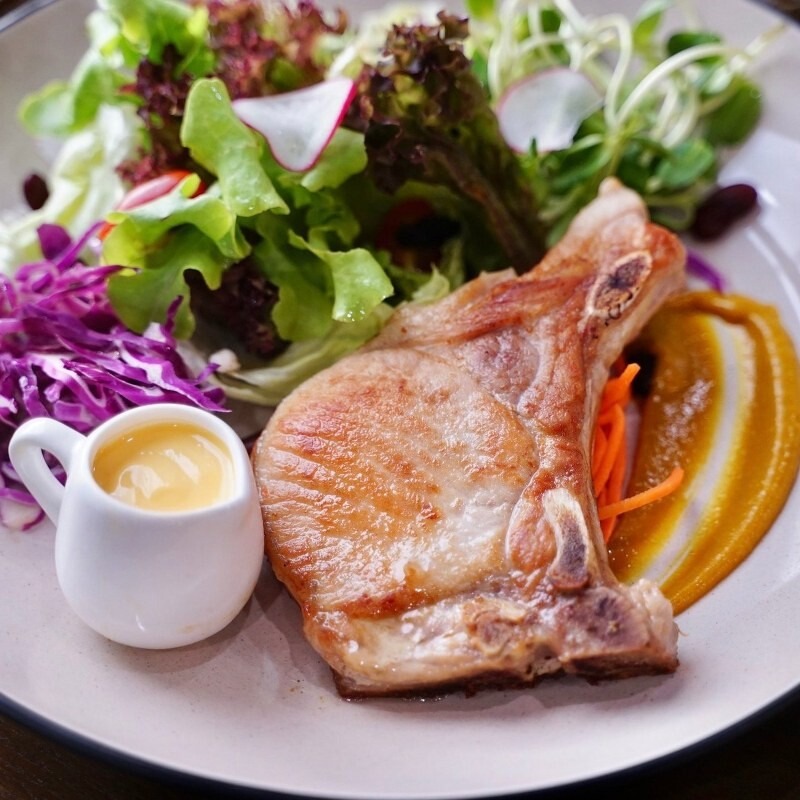 top 15+ คาเฟ่ศรีราชา 2567 คาเฟ่เปิดใหม่ ร้านกาแฟติดทะเล บรรยากาศดี