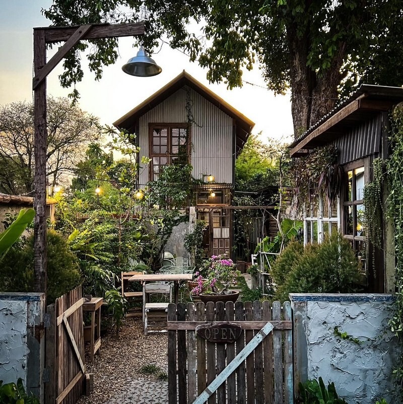 top 15+ คาเฟ่ศรีราชา 2567 คาเฟ่เปิดใหม่ ร้านกาแฟติดทะเล บรรยากาศดี