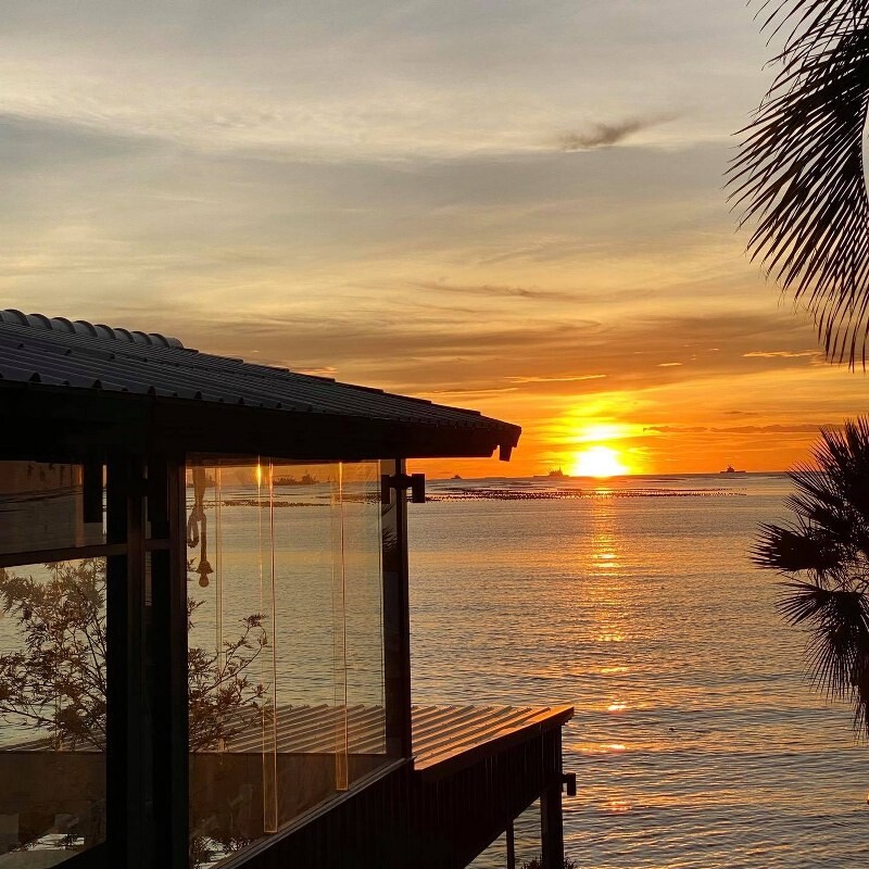 top 15+ คาเฟ่ศรีราชา 2567 คาเฟ่เปิดใหม่ ร้านกาแฟติดทะเล บรรยากาศดี