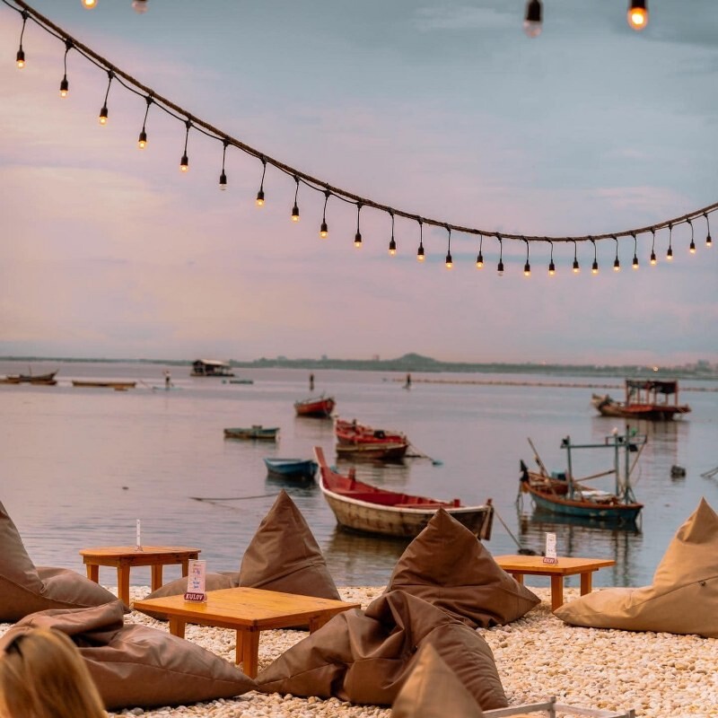 top 15+ คาเฟ่ศรีราชา 2567 คาเฟ่เปิดใหม่ ร้านกาแฟติดทะเล บรรยากาศดี