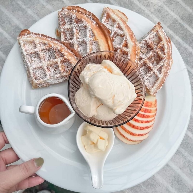 top 15+ คาเฟ่ศรีราชา 2567 คาเฟ่เปิดใหม่ ร้านกาแฟติดทะเล บรรยากาศดี