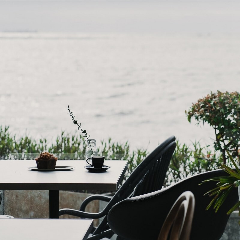 top 15+ คาเฟ่ศรีราชา 2567 คาเฟ่เปิดใหม่ ร้านกาแฟติดทะเล บรรยากาศดี