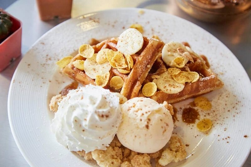 top 15+ คาเฟ่ศรีราชา 2567 คาเฟ่เปิดใหม่ ร้านกาแฟติดทะเล บรรยากาศดี