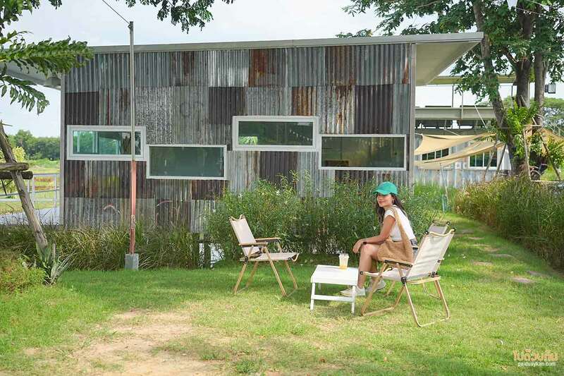 เที่ยวนครนายก, คาเฟ่นครนายก, b/c the cafe, b/c the cafe คาเฟ่รถบัสสุดแนว สไตล์แคมป์ปิ้ง เดินเล่นสะพานหัวใจแห่งเดียวในนครนายก