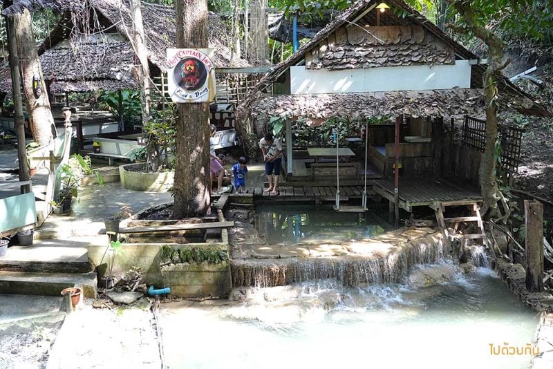 เฮ้ กัปตันแจ็ค ร้านอาหารพบพระ นั่งชิลท่ามกลางเสียงน้ำตก