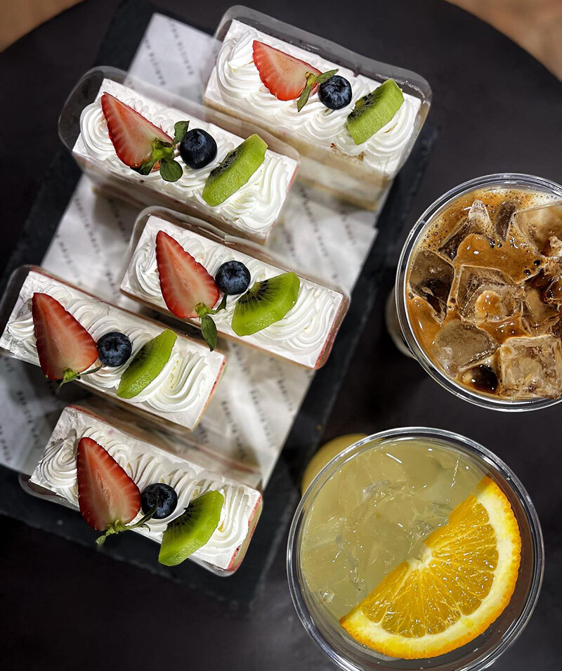 top 10+ คาเฟ่สุราษฎร์ธานี 2567 ถ่ายรูปสวย คาเฟ่เปิดใหม่ ติดทะเล ใกล้สนามบิน