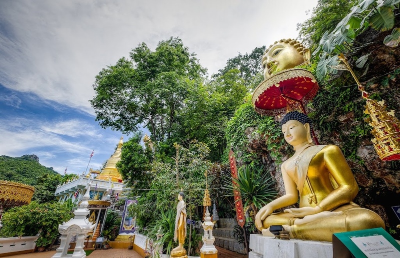 black sheep cafe, kummee studio, sol cottage, wiang kosai, กาดกองเก่า, คาเฟ่ แพร่, คาเฟ่จังหวัดแพร่, คาเฟ่จังหวัดแพร่ 2023, คาเฟ่จังหวัดแพร่ 2566, คำมีสตูดิโอ เซรามิค, คุ้มหลวงนครแพร่, คุ้มเจ้าหลวง, จุดชมวิว กม.3, ดงสักงาม, ถนน 1343, ถนนลอยฟ้า หมายเลข 1343, ถนนสายวัฒนธรรมเมืองแพร่, ถ้ำผานางคอย, ที่เที่ยวจังหวัดแพร่, ที่เที่ยวแพร่, ที่เที่ยวแพร่ 2023, ที่เที่ยวแพร่ 2024, ที่เที่ยวแพร่ 2566, ที่เที่ยวแพร่ 2567, ที่เที่ยวในแพร่, บ่อน้ำพุร้อนแม่จอก, บ้านนาคูหา, ผาอิงหมอก, พระธาตุอินทร์แขวน, พระธาตุอินแขวน, วนอุทยานแพะเมืองผี, วัดจอมสวรรค์, วัดดัง แพร่, วัดนาคูหา, วัดพระธาตุช่อแฮ่, วัดพระธาตุสุโทนมงคลคีรี, ศาลหลักเมืองแพร่, สถานที่เที่ยวจังหวัดแพร่, หินนางคอย, อ่างเก็บน้ำม่อนแม่ถาง, อุทยานแห่งชาติดอยผากลอง, อุทยานแห่งชาติเวียงโกศัย, อุทยานแห่งชาติแม่ยม, เที่ยวแพร่ 2024, เที่ยวแพร่ 2567, แก่งเสือเต้น, แกะดำ ทำสวน, แพร่, แพะเมืองผี, โซลคอทเทจ, ไร่ลุงลอน, ไร่ลุงลอน camping is life, top 20+ ที่เที่ยวแพร่ [กรกฎาคม 2024] เมืองรองต้องมนต์ เสน่ห์ที่เป็นได้มากกว่าทางผ่าน