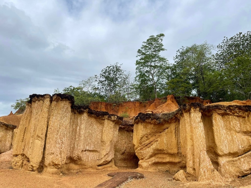 black sheep cafe, kummee studio, sol cottage, wiang kosai, กาดกองเก่า, คาเฟ่ แพร่, คาเฟ่จังหวัดแพร่, คาเฟ่จังหวัดแพร่ 2023, คาเฟ่จังหวัดแพร่ 2566, คำมีสตูดิโอ เซรามิค, คุ้มหลวงนครแพร่, คุ้มเจ้าหลวง, จุดชมวิว กม.3, ดงสักงาม, ถนน 1343, ถนนลอยฟ้า หมายเลข 1343, ถนนสายวัฒนธรรมเมืองแพร่, ถ้ำผานางคอย, ที่เที่ยวจังหวัดแพร่, ที่เที่ยวแพร่, ที่เที่ยวแพร่ 2023, ที่เที่ยวแพร่ 2024, ที่เที่ยวแพร่ 2566, ที่เที่ยวแพร่ 2567, ที่เที่ยวในแพร่, บ่อน้ำพุร้อนแม่จอก, บ้านนาคูหา, ผาอิงหมอก, พระธาตุอินทร์แขวน, พระธาตุอินแขวน, วนอุทยานแพะเมืองผี, วัดจอมสวรรค์, วัดดัง แพร่, วัดนาคูหา, วัดพระธาตุช่อแฮ่, วัดพระธาตุสุโทนมงคลคีรี, ศาลหลักเมืองแพร่, สถานที่เที่ยวจังหวัดแพร่, หินนางคอย, อ่างเก็บน้ำม่อนแม่ถาง, อุทยานแห่งชาติดอยผากลอง, อุทยานแห่งชาติเวียงโกศัย, อุทยานแห่งชาติแม่ยม, เที่ยวแพร่ 2024, เที่ยวแพร่ 2567, แก่งเสือเต้น, แกะดำ ทำสวน, แพร่, แพะเมืองผี, โซลคอทเทจ, ไร่ลุงลอน, ไร่ลุงลอน camping is life, top 20+ ที่เที่ยวแพร่ [กรกฎาคม 2024] เมืองรองต้องมนต์ เสน่ห์ที่เป็นได้มากกว่าทางผ่าน