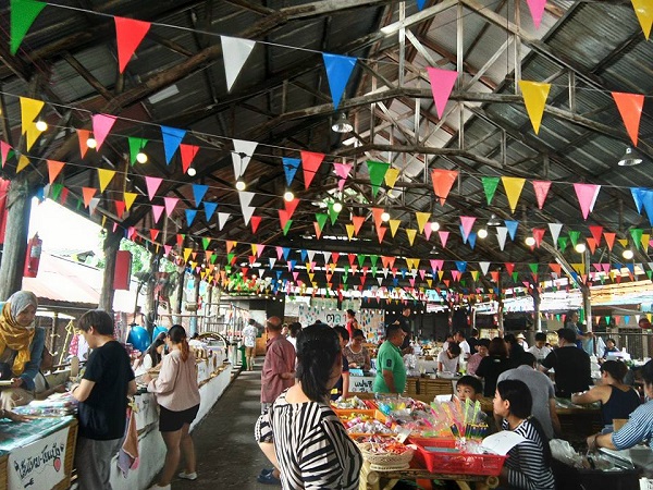 top 5+ ตลาดนัดในกรุงเทพฯ ช้อปเพลิน ของกินเพียบ