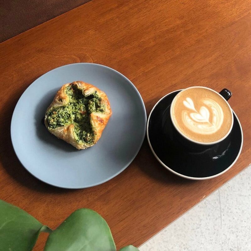 รวม cafe ย่านสุขุมวิท ขอบอกว่าเด็ดทั้งกาแฟ ทั้งบรรยากาศ จะพลาดได้หรอ?