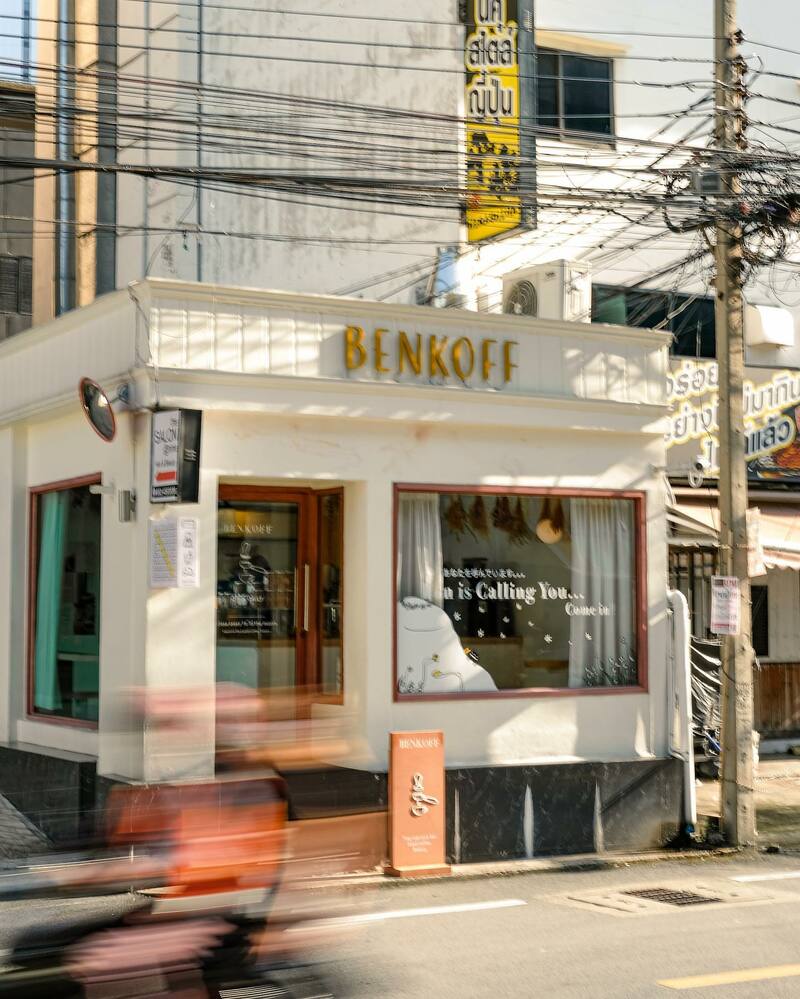 รวม cafe ย่านสุขุมวิท ขอบอกว่าเด็ดทั้งกาแฟ ทั้งบรรยากาศ จะพลาดได้หรอ?