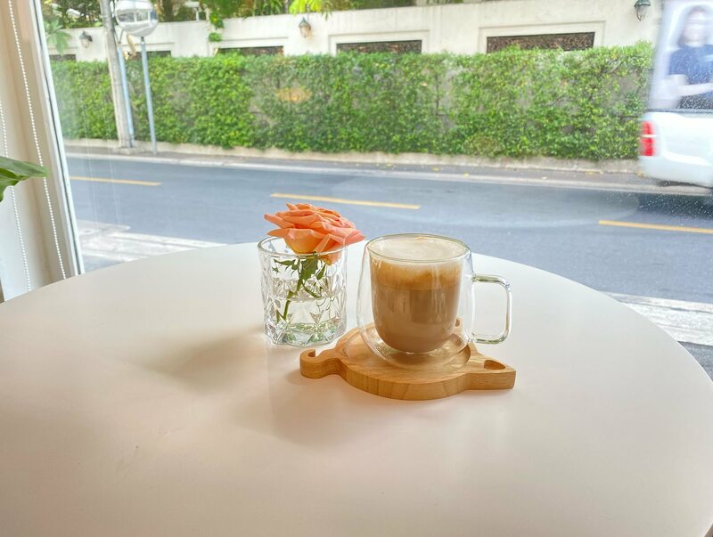 รวม cafe ย่านสุขุมวิท ขอบอกว่าเด็ดทั้งกาแฟ ทั้งบรรยากาศ จะพลาดได้หรอ?