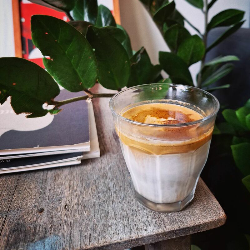 รวม cafe ย่านสุขุมวิท ขอบอกว่าเด็ดทั้งกาแฟ ทั้งบรรยากาศ จะพลาดได้หรอ?