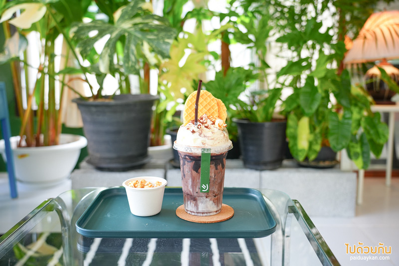 คาเฟ่ปราจีนบุรี, happy day cafe ปราจีนบุรี, happy day cafe ปราจีนบุรี คาเฟ่ในบ้านไม้สีขาวสไตล์โฮมมี่