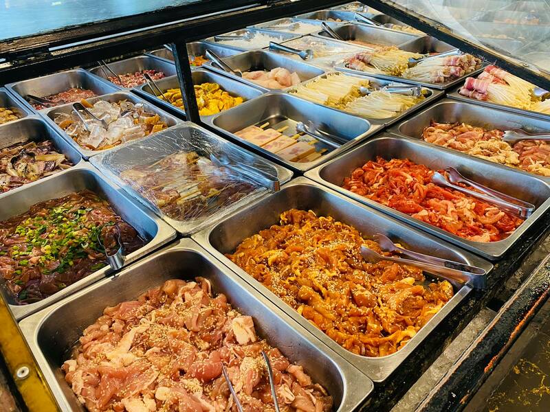 รวมร้านบุฟเฟ่ต์ ภูเก็ต อร่อยได้แบบไม่อั้น ชาบู ปิ้งย่าง อาหารญี่ปุ่น ราคาเบาๆ สุดคุ้ม!