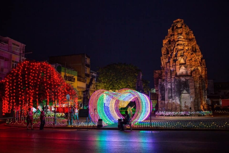 anacolly cafe’ & bistro, flower house cafe & bistro, lopburi zoo, the best ferns thailand, tong’au cafe & restaurant, กระเพรา & coffee, กางเต็นท์ ลพบุรี, คาเฟ่ลพบุรี, คุ้งท่าเลา, งานวัง ลพบุรี, งานวัง ลพบุรี 2567, งานแผ่นดินสมเด็จพระนารายณ์มหาราช, จุดชมวิวเขาพระยาเดินธง, ตลาดวิถีชุมชนคนโคกตูม, ตองอู คาเฟ่, ที่เที่ยวลพบุรี, ที่เที่ยวลพบุรี 2023, ที่เที่ยวลพบุรี 2024, ที่เที่ยวลพบุรี 2566, ที่เที่ยวลพบุรี 2567, ที่เที่ยวลพบุรี ธรรมชาติ, ที่เที่ยวลพบุรี ใกล้ฉัน, ที่เที่ยวใกล้ฉัน, ทุ่งทานตะวัน ลพบุรี, ทุ่งทานตะวันเขาจีนแล, ทุ่งทานตะวันแห่งแรกของไทย, น้ำตกวังก้านเหลือง, บ้านดินมดแดง, ปรางค์สามยอด, ปางแสดงธรรมจักรขนาดใหญ่ที่สุดในประเทศไทย, พระนารายณ์ราชนิเวศน์, พระปรางค์สามยอด, ภูซับเหล็ก, ภูซับเหล็ก ลพบุรี, รถไฟกลางน้ำ, ลพบุรี, ลพบุรี 2567, ละโว้, วัดคุ้งท่าเลา, วัดถ้ำเขาปรางค์, วัดพระศรีรัตนมหาธาตุ, วัดพระศรีรัตนมหาธาตุ ลพบุรี, วัดหนองนา, วัดหนุมานม่วง, วัดห้วยแก้ว, วัดเขาวงพระจันทร์, สวนดอกไม้ ลพบุรี, สวนสัตว์ ลพบุรี, สวนเฟิร์นไร่ทรัพย์ประยูร, สะพานกลางน้ำ ลพบุรี, สะพานผุดกลางน้ำ, สะพานผุดเขื่อนป่าสักชลสิทธิ์, อนาคอลลี่ คาเฟ่ แอนด์ บิสโทร, เขาพระยาเดินธง, เขาวงพระจันทร์, เขื่อนป่าสัก, เขื่อนป่าสักชลสิทธิ์, เจดีย์มหาเมตารัตนะรังษี, เจดีย์เก้ายอด ลพบุรี, เทศกาลนมัสการรอยพระพุทธบาท 2567, เที่ยวลพบุรี, เที่ยวลพบุรี 2567, top 20+ ที่เที่ยวลพบุรี [กรกฎาคม 2024] ชมศิลปะโบราณแสนงดงาม ทุ่งทานตะวันบานสะพรั่งสดใส