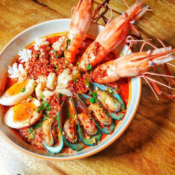 เปิดลายแทง 4 ร้านก๋วยเตี๋ยวต้มยำ กรุงเทพ แซ่บซี๊ด สะใจ