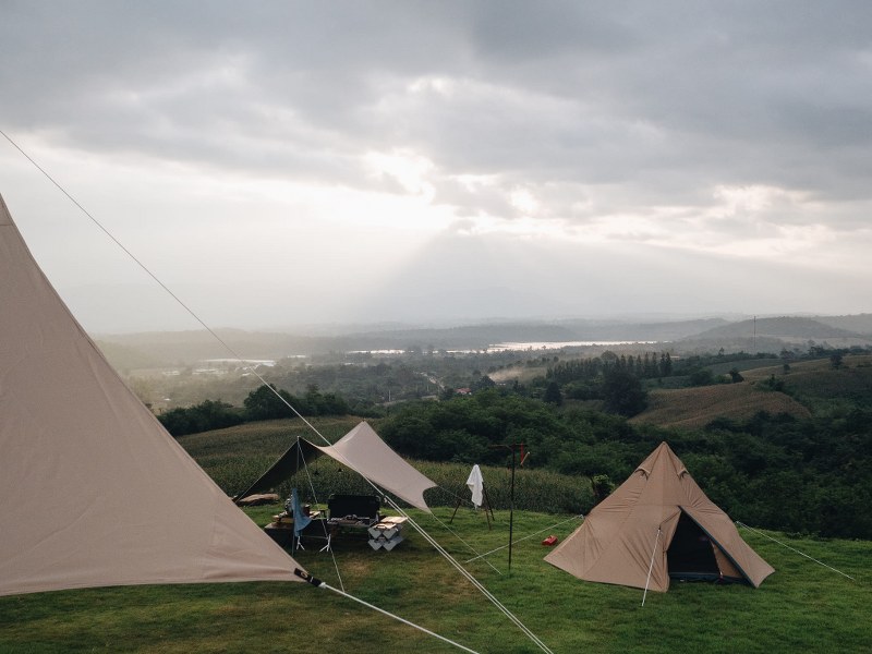 top 8+ ลานกางเต็นท์เปิดใหม่ 2567 จุดกางเต็นท์ใกล้กรุงเทพ สายแคมป์ปิ้งห้ามพลาด