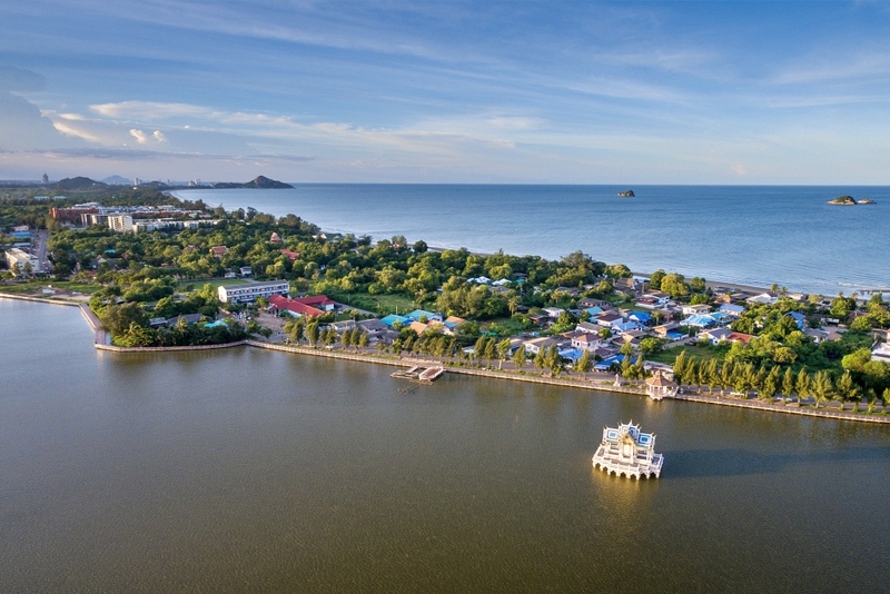 beachgoers, bueng bua nature education center, camping, cha-am-hua hin, crocodile show, drip rim lay, elastic walking, elephants show, flaming milk tea, fresh seafood, haad sam phraya, hin walking street, hua hin district, hua hin night market, hua hin safari & adventure park, huay mongkol temple, instagram spot, kaeng krachan national park, khao dang viewpoint, khao hin lek fai, khao hin lek fai view point, khao sam roi yot national park, khao takiab beach, khao tao reservoir, ladder walking, leisurely stroll, luxurious options, memory house, memory house cafe huahin, near bangkok, pa la-u waterfall, panoramic view, phraya nakron cave, popular seaside, prachuap khiri khan, pranburi dam, pranburi forest park, pranburi river, rajabhakti park, regent beach, rope climbing, sai noi beach, sam phraya beach, seen space hua hin, skoop beach cafe hua hin, suan son beach, suan son pradipat, suan son pradiphat, thao kosa forest park, three sugar palms, three sugar palms at paknam pran, tigers show, top seacret beach cafe, tree top adventure park huahin, vana nava water jungle, vana varin resort, wat khao takiab, zip lines, จุดชมวิว เขาหินเหล็กไฟ, ชายหาดหัวหิน, ซีนสเปซ หัวหิน, ตลาดชิเคด้า, ตลาดแทมมารีน, ตลาดโต้รุ่งหัวหิน, ถนนคนเดินหัวหิน, ที่เที่ยวหัวหิน, ที่เที่ยวหัวหิน 2024, ที่เที่ยวหัวหิน 2565, ที่เที่ยวหัวหิน 2567, วัดห้วยมงคล, วัดเขาตะเกียบ, สถานีรถไฟหัวหิน, สวนน้ำ วานา นาวา, สวนน้ำ วานา นาวา วอเตอร์ จังเกิ้ล, สวนสนประดิพัทธ์, หัวหิน, หัวหิน 2024, หัวหิน 2567, หาดสวนสน, หาดหัวหิน, หาดเขาตะเกียบ, อ่างเก็บน้ำเขาเต่า, อุทยานราชภักดิ์, เที่ยวหัวหิน, top 30+ ที่เที่ยวหัวหิน ยอดฮิต [กรกฎาคม 2024] พักผ่อนใกล้กรุง ผ่อนคลายไปกับธรรมชาติ